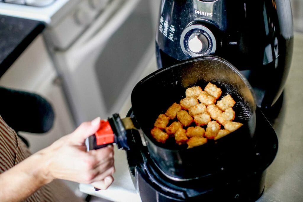 What is the procedure for using an air fryer?