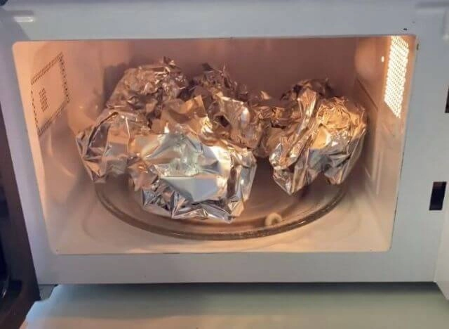 In a convection oven, why can't you use aluminum foil?