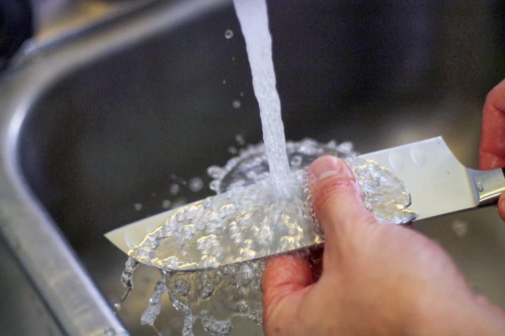 Chef knives can be washed in the dishwasher?