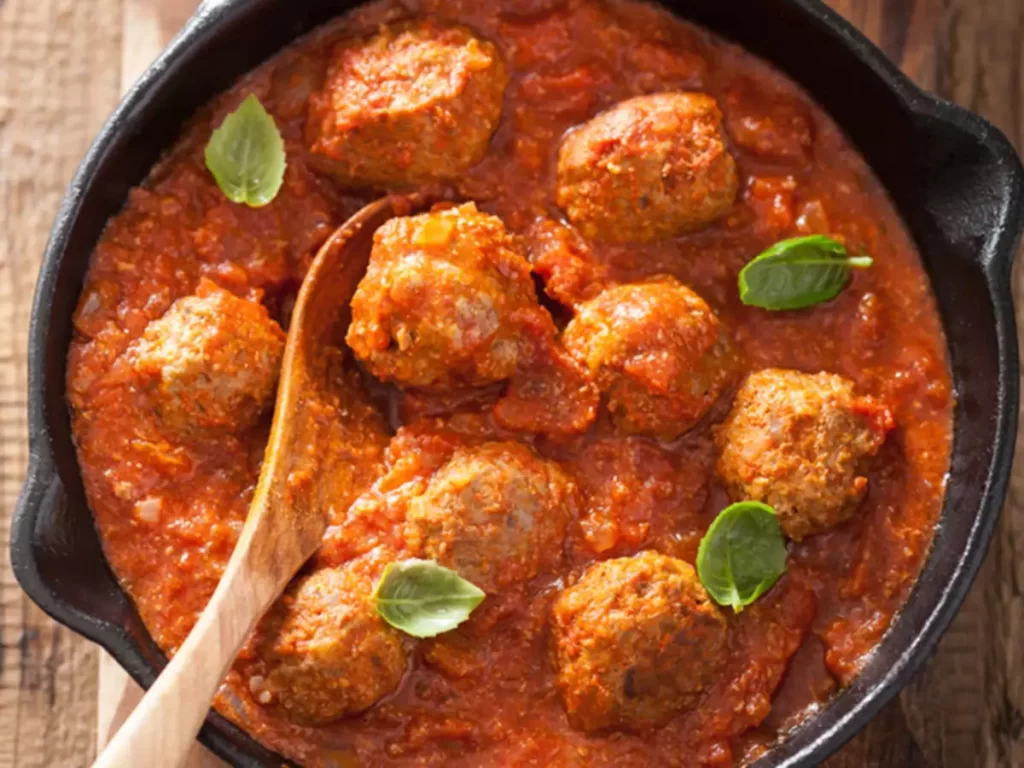 Kofta preparation (meatballs, often vegetarian)