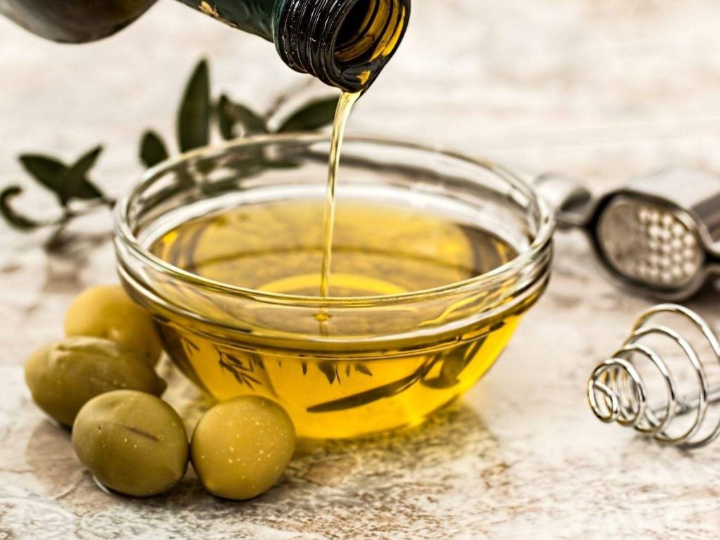 Is it OK to apply extra virgin olive oil directly to your skin?