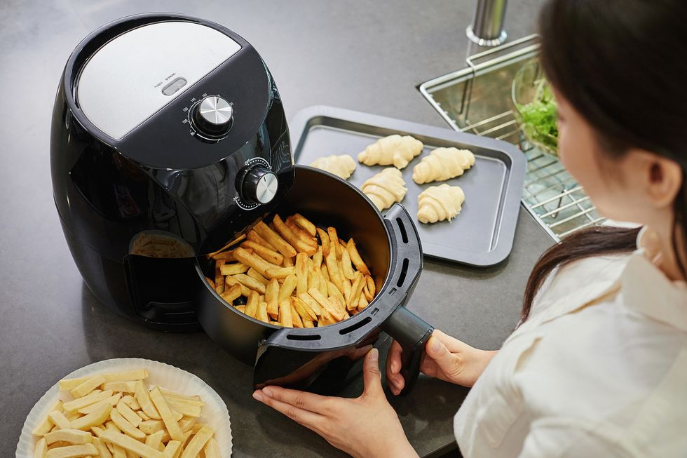 Is it typical for an air fryer to smoke
