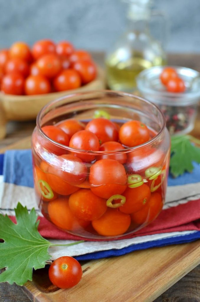 Pickled tomatoes