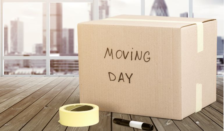 Moving Long Distance? These Are 6 Essential Items to Pack!