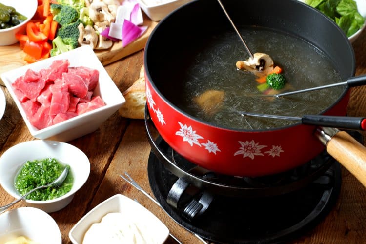 What is the best way to heat oil for Fondue?