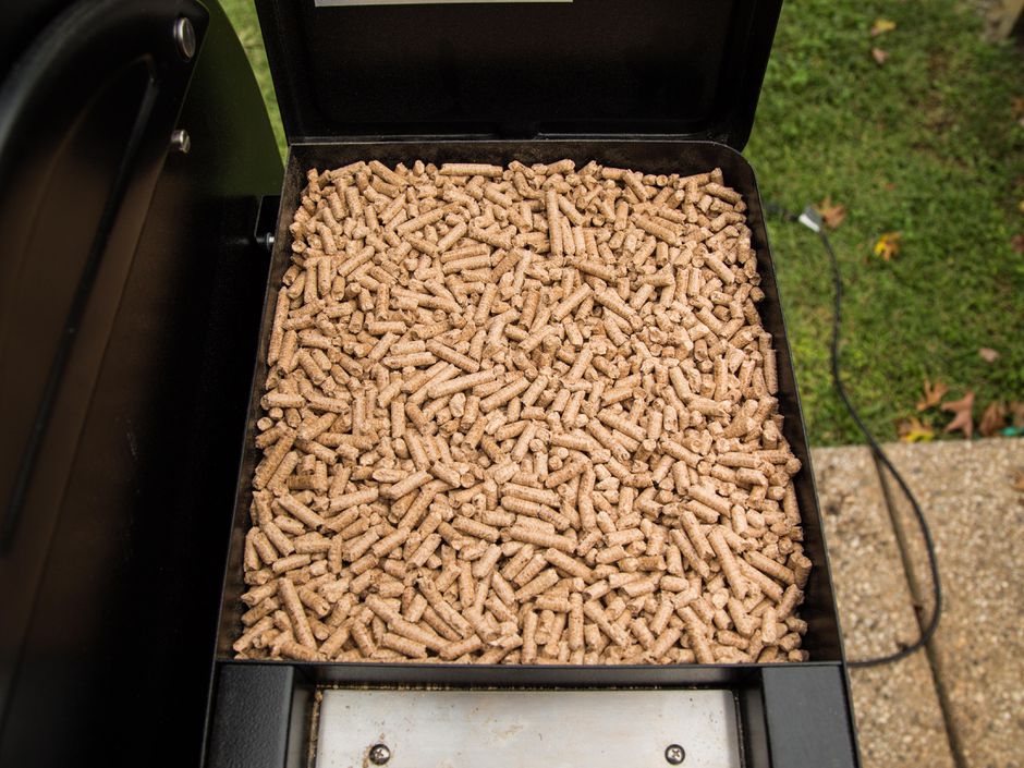 Is it necessary to season a pellet smoker?