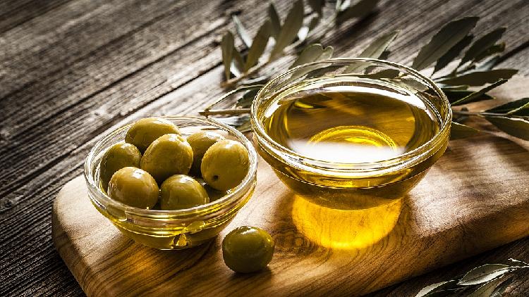 Is Vegetable Oil a Good Substitute for Olive Oil?