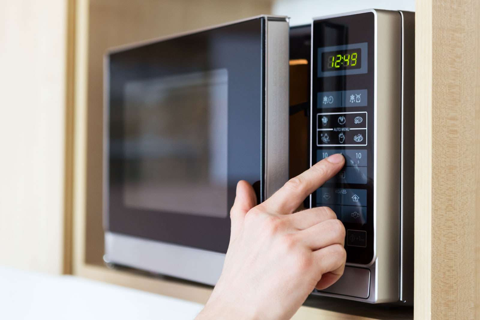 What Are Microwaves Lined With? Can You Use Antique Microwaves?