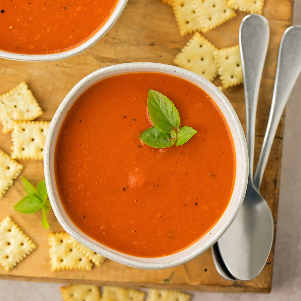 Can you serve tomato soup with crackers?