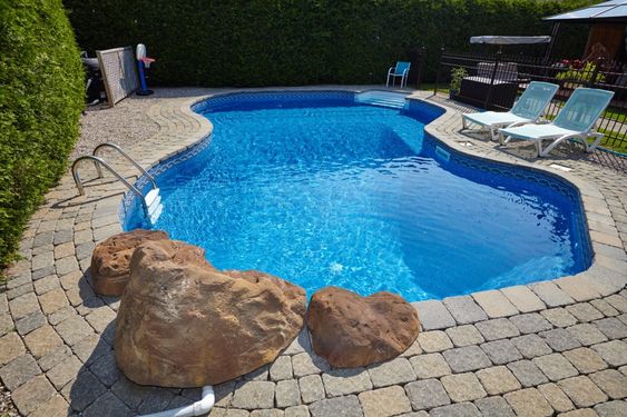 Choosing a Contractor to Build a Pool