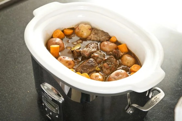 Should Food Be Covered With Liquid In A Slow Cooker