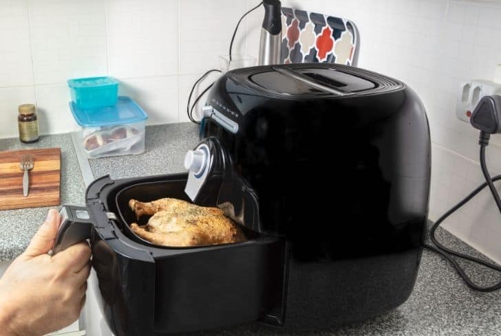 Is It Safe To Use A Paper Towel In An Air Fryer?