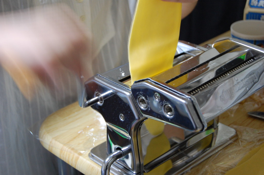 How to clean a pasta maker? - The best way