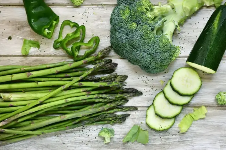 broccoli vs. Asparagus - What's the difference?