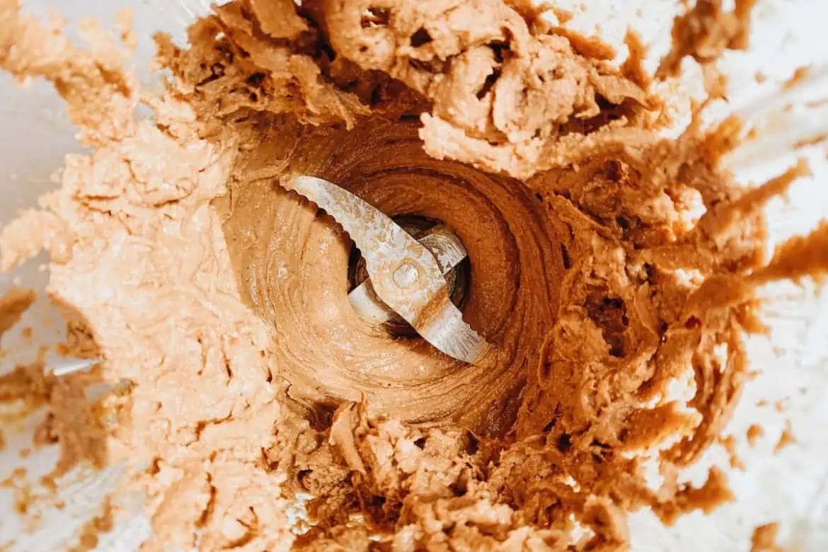 Cashew Butter vs. Almond Butter - What's the difference?