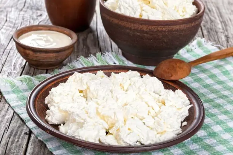 cream cheese vs. cottage cheese - what's the difference?