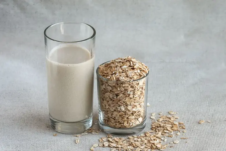 How long does oat milk last? Does it spoil?