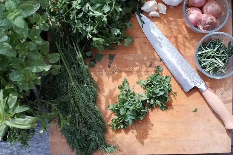 How to dry herbs in an air fryer