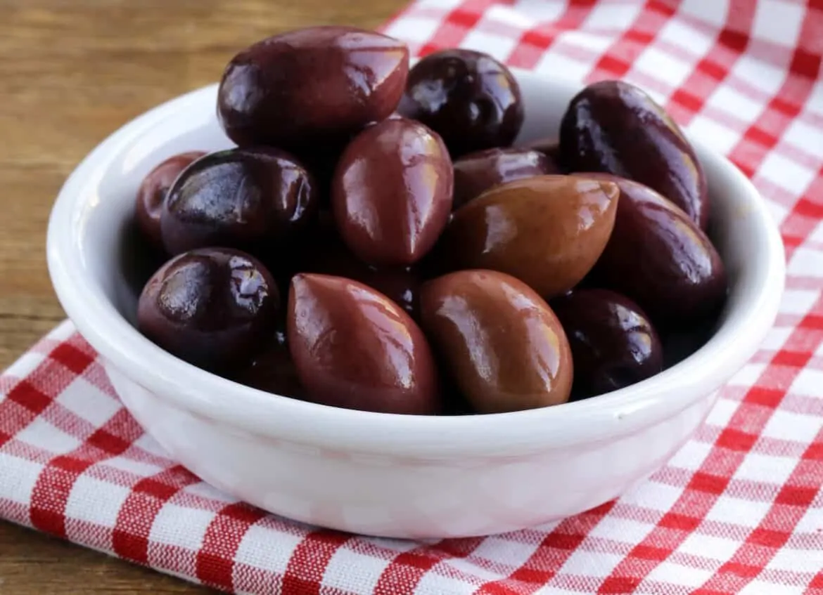 Kalamata olives vs. Black Olives - What's the difference?