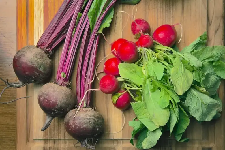 radish vs. Beet - What's the difference?