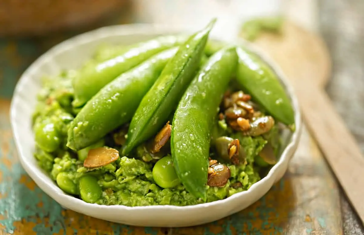 Sugar snap peas vs. Edamame - What's the difference?