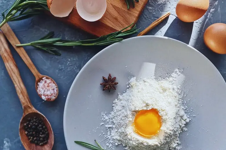 The 5 Best Herbs for Eggs