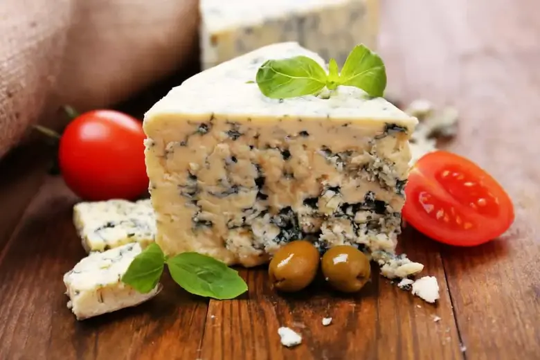 The 7 Best Blue Cheese Substitutes