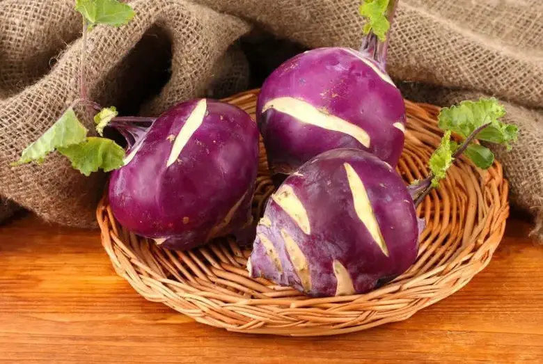 What do turnips taste like?