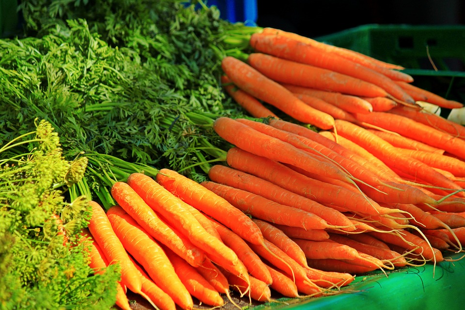 How to store carrots in the fridge?