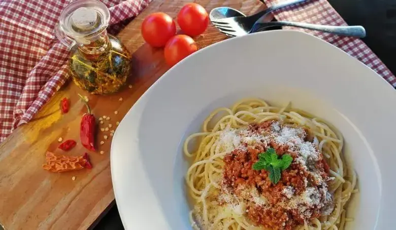 How to Reheat Spaghetti Bolognese (The Correct Way)